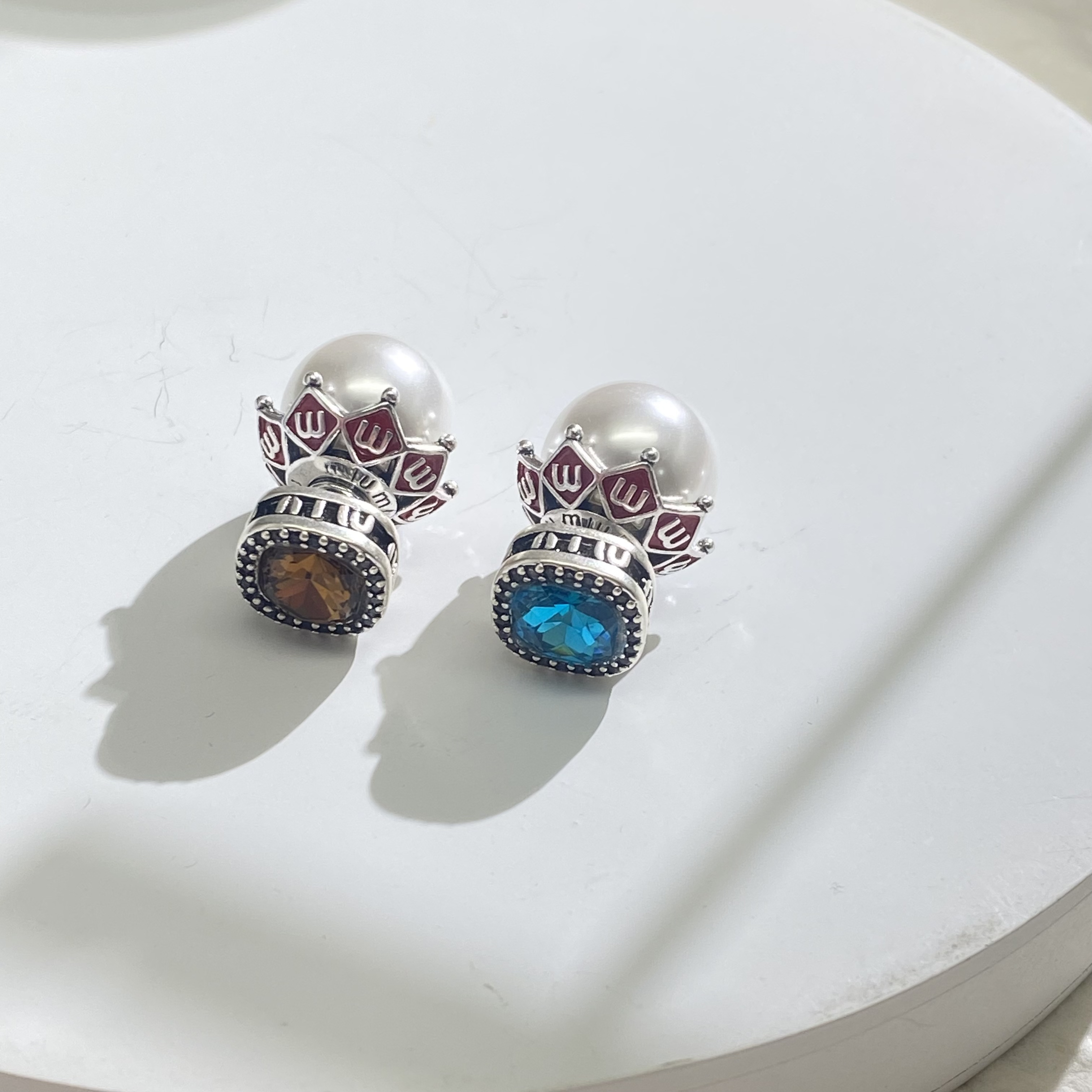 铜合金锆石耳饰 04221大淇原创仿珍珠拼色字母轻奢个性百搭耳钉