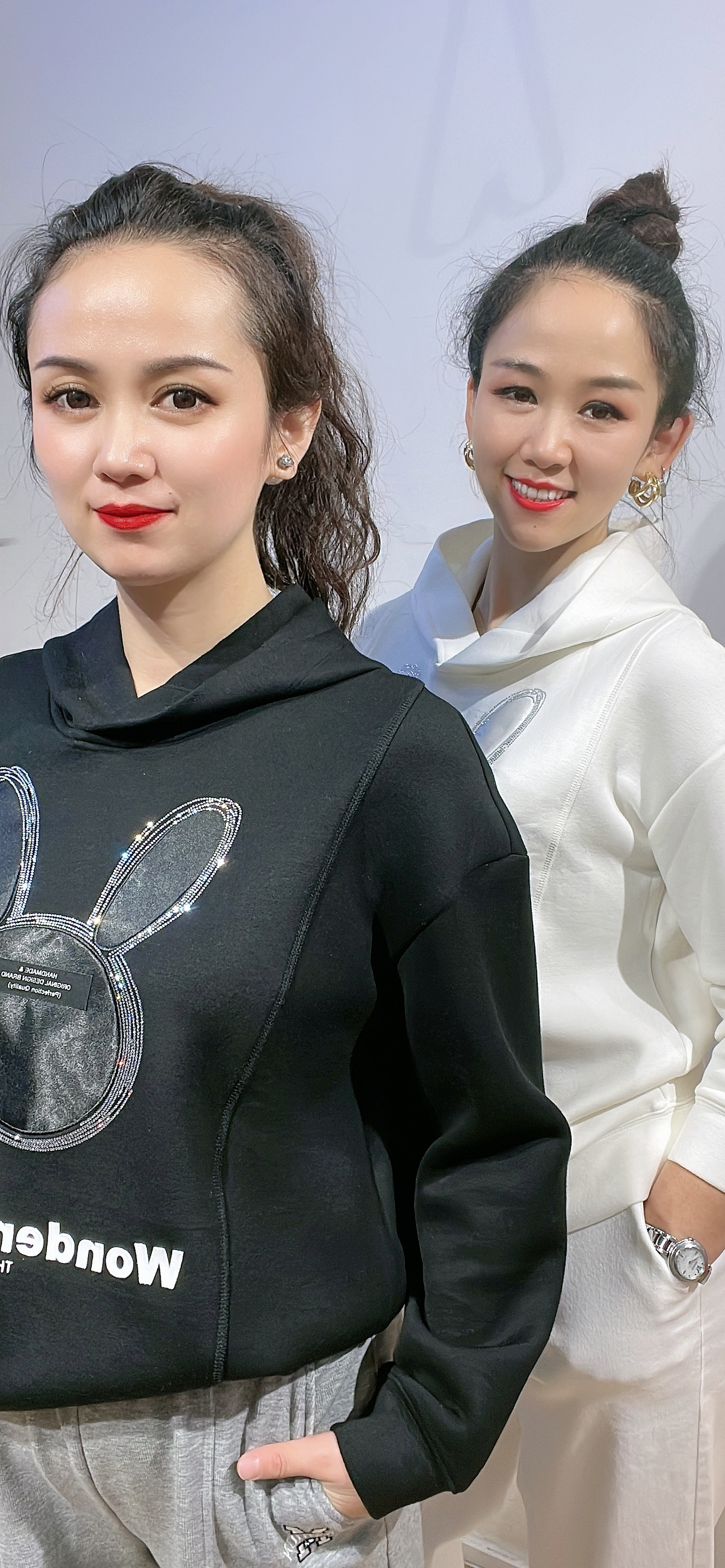 黑色白色兔子两色卫衣