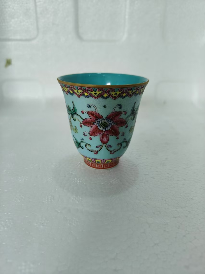 粉彩手绘聚香主人小杯