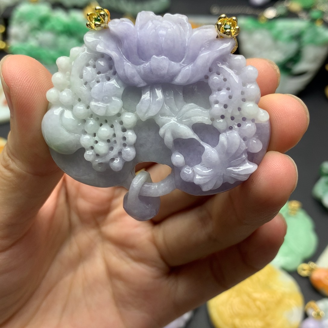 翡翠颈饰未镶嵌翡翠