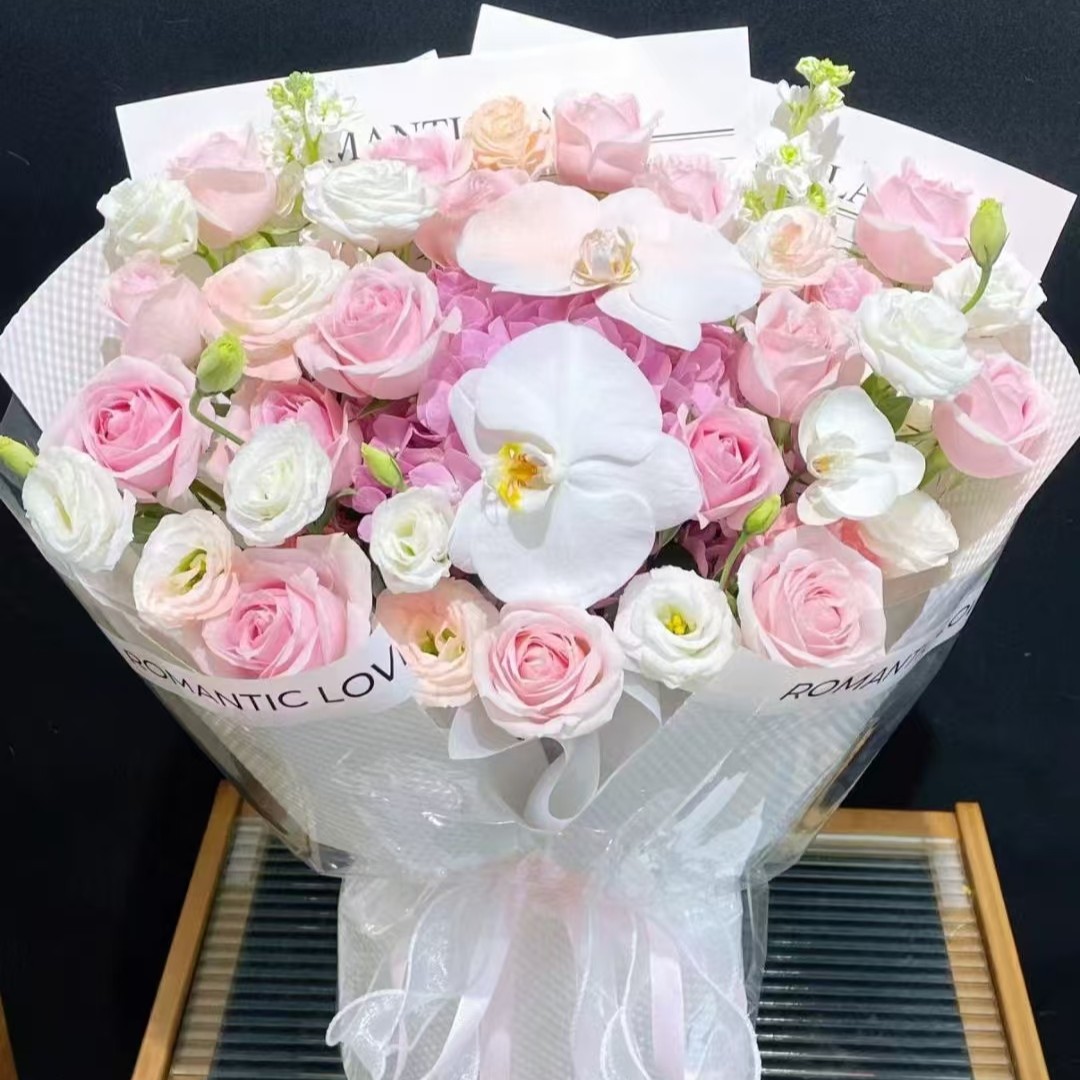 粉色绣球混搭花束