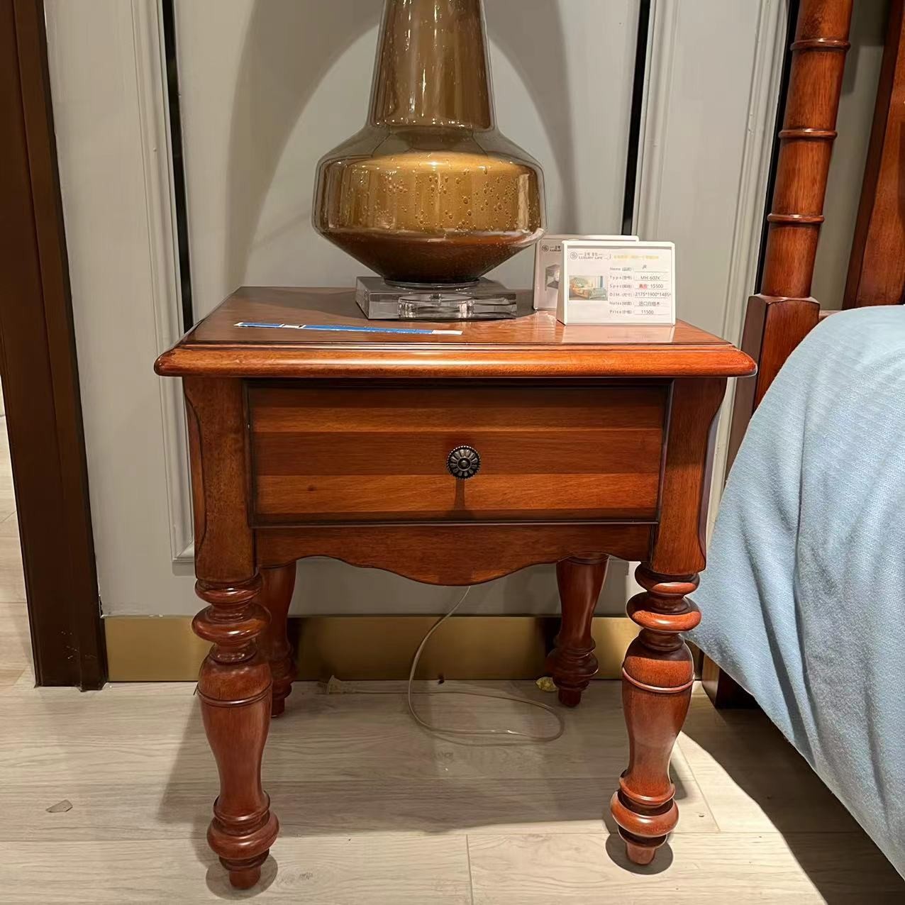 LZ  鹅掌楸木 XM-805 床头柜 530*410*590（直射灯拍摄）【拍一发二】