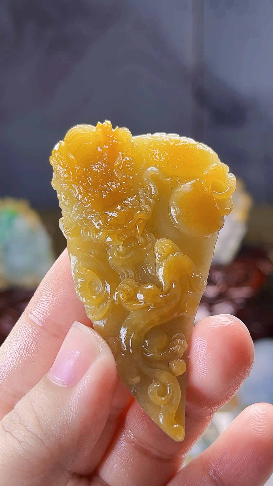 天然缅甸翡翠油黄翡龙牙毛货买断需抛光尺寸高66宽35厚11.7