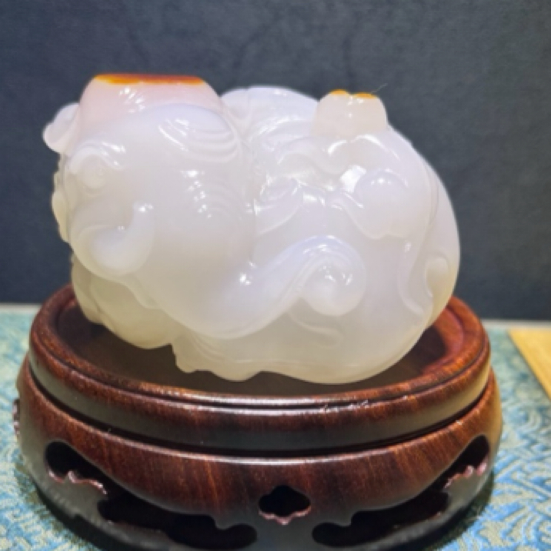 精品和田玉大象把件，封喉拜象