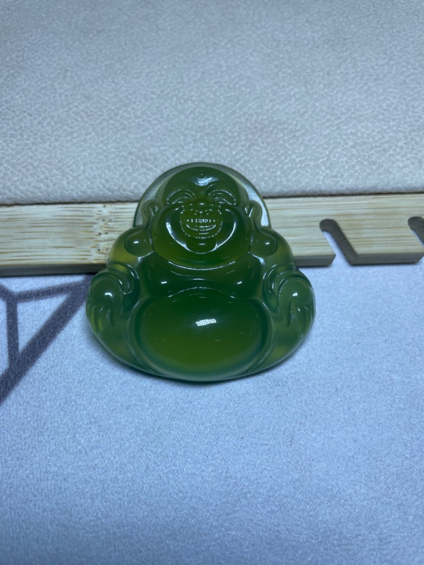 岫玉180料佛公，料质干净透彻透彻。谁都想拥有的美。