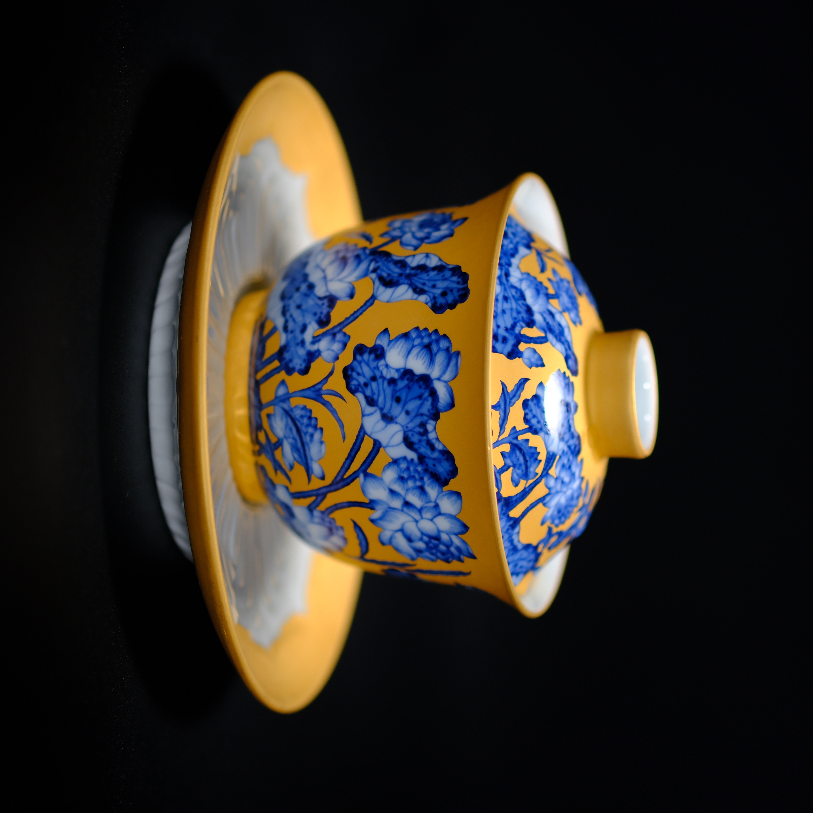 赏瓷观窑 金地青花荷花盖碗三才