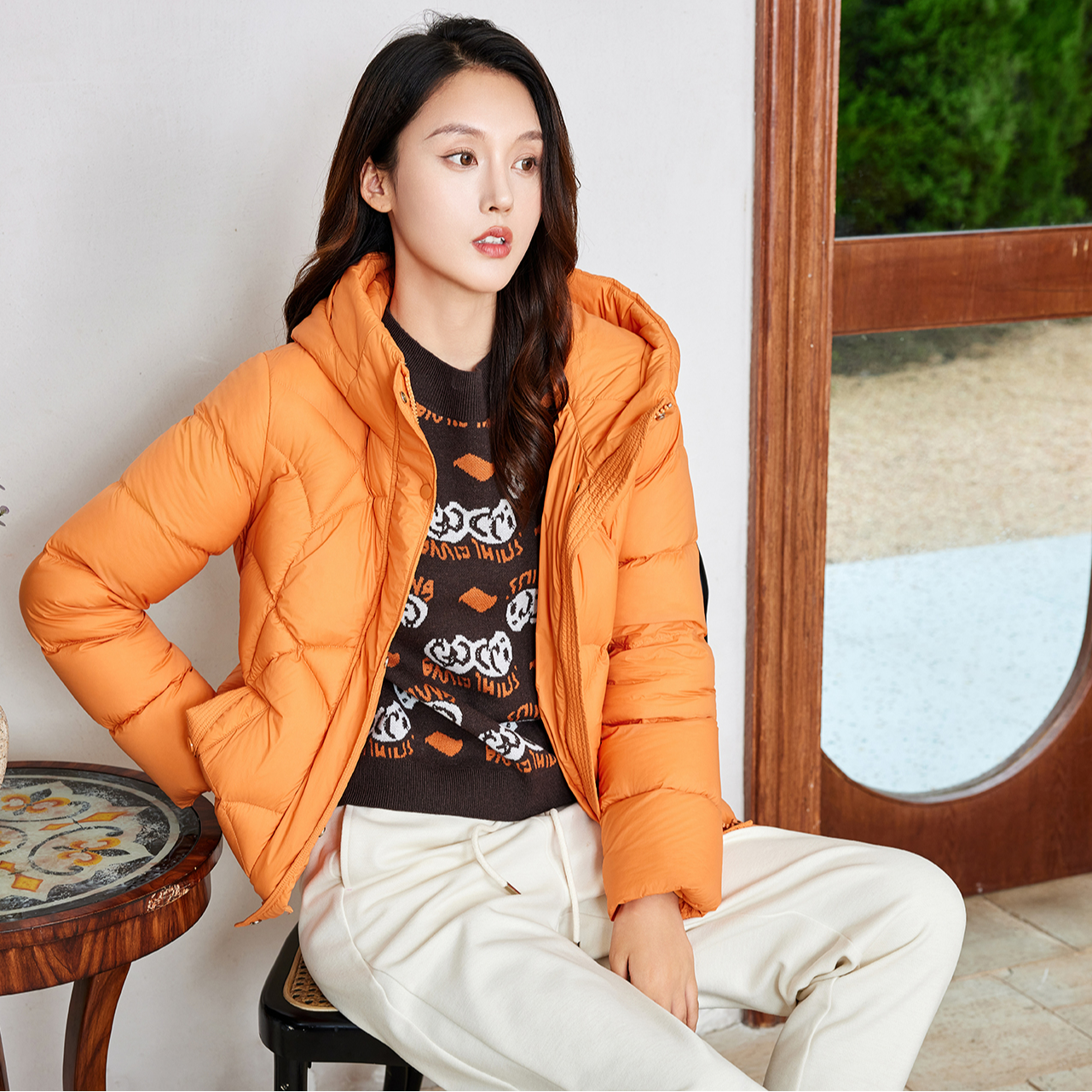 茜舞新品羽绒服2024连帽保暖短款羽绒服【53w309】