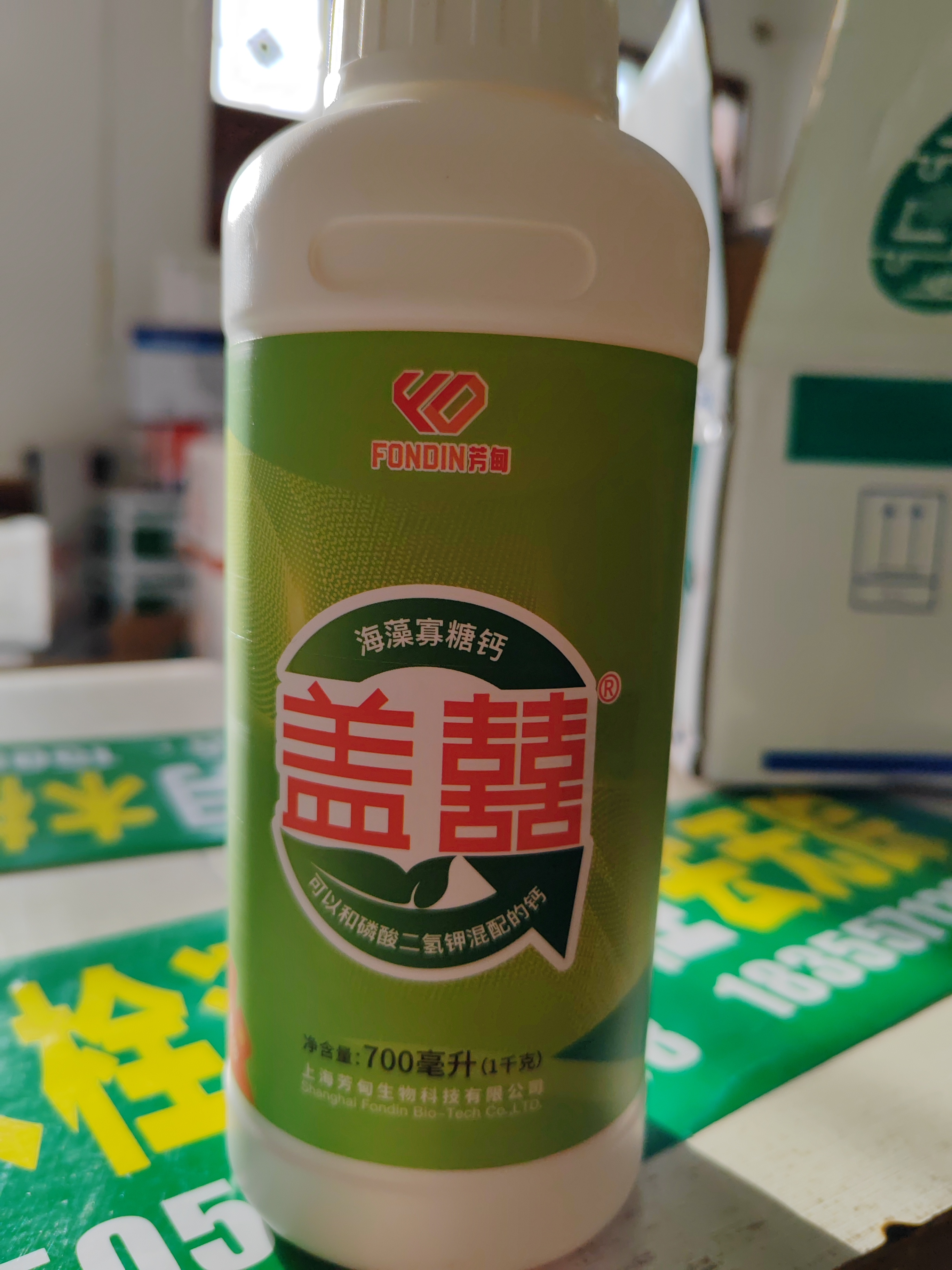 叶面肥海藻寡糖钙，防裂果，除果锈。功能性叶面肥膨果喷施