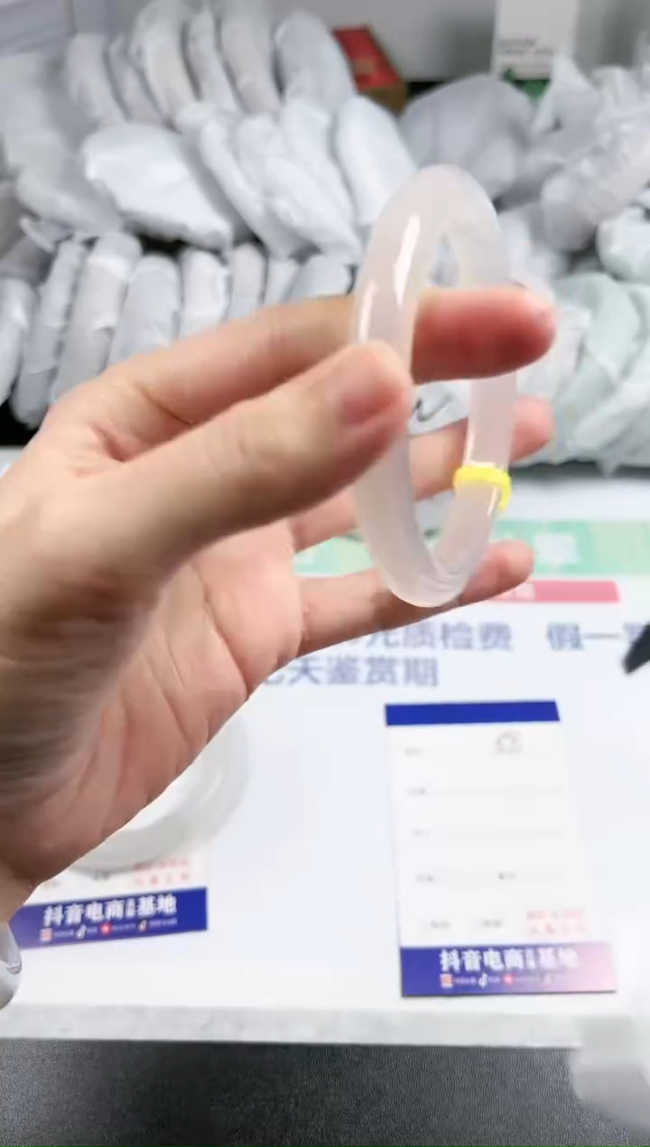 【闪购商品】石英质玉手镯未镶嵌58-63