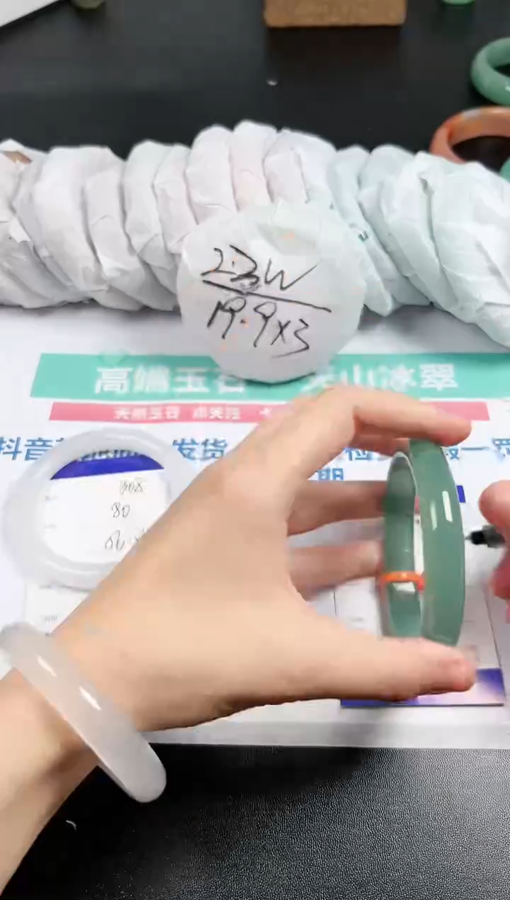 【闪购商品】石英质玉手镯未镶嵌309