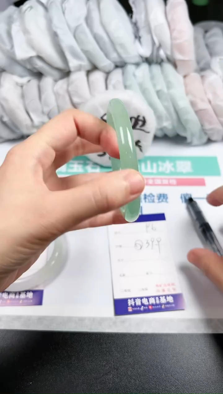 【闪购商品】石英质玉手镯未镶嵌96-62