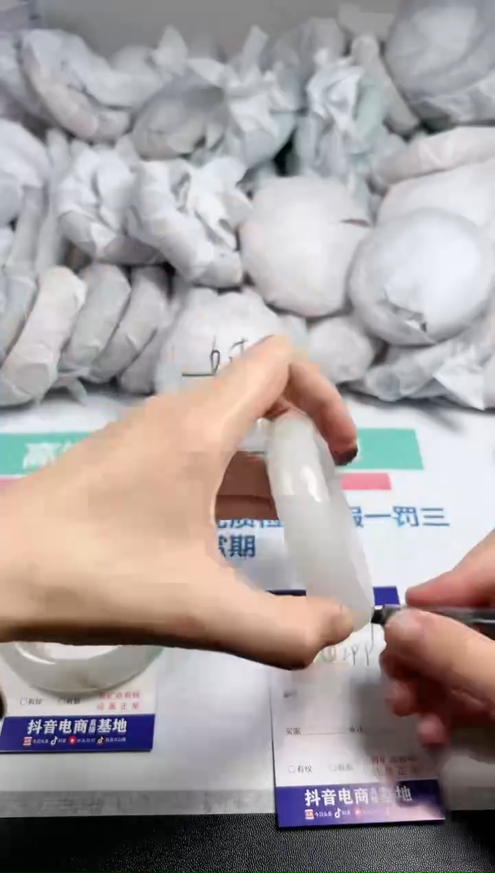 【闪购商品】石英质玉手镯未镶嵌319-59