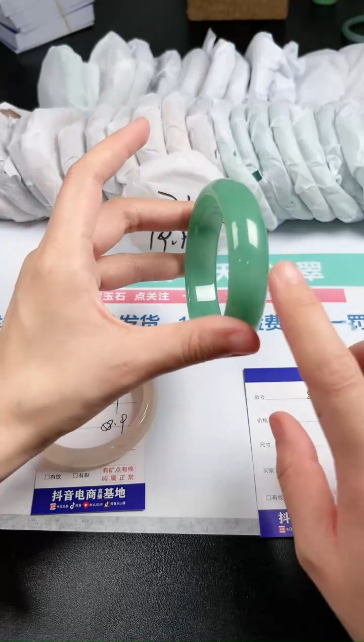 【闪购商品】石英质玉手镯未镶嵌89