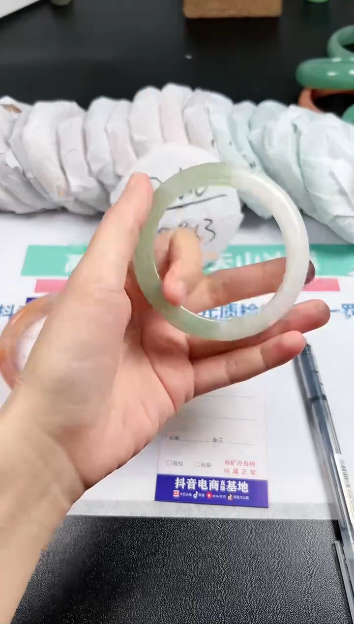 【闪购商品】石英质玉手镯未镶嵌323-60