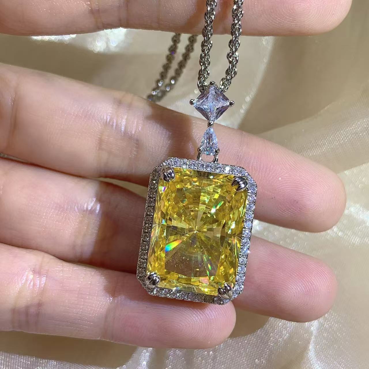 合金吊坠 2019黄色吊坠