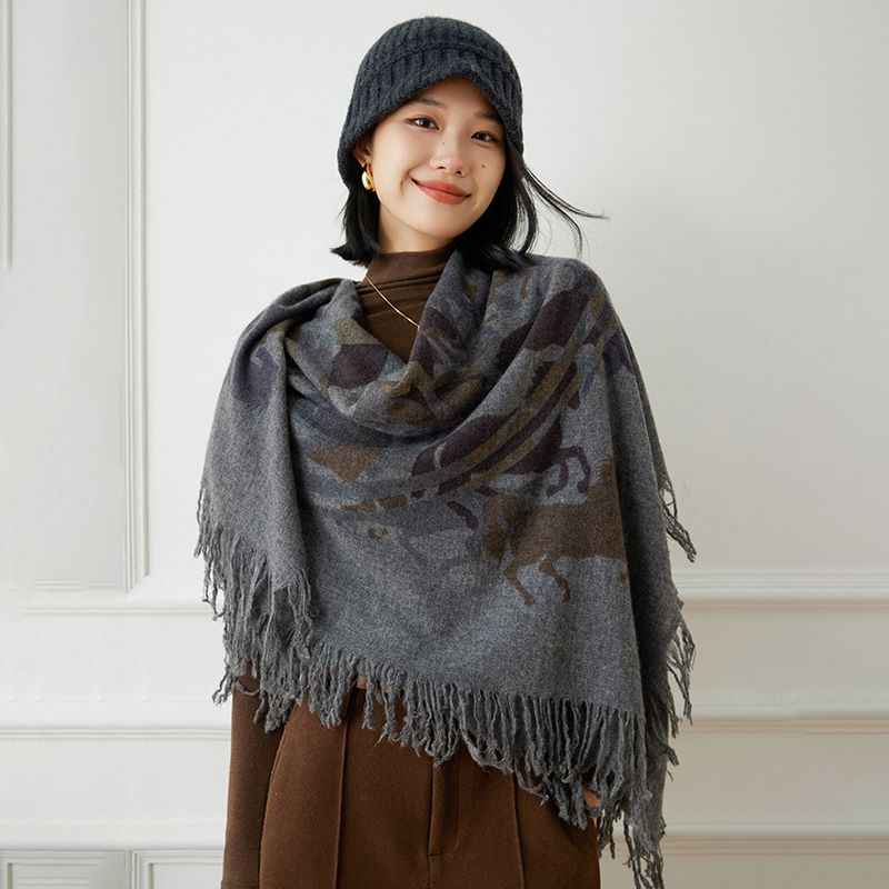 高端精纺数码印花山羊绒披肩万马奔腾骏马图方形围巾