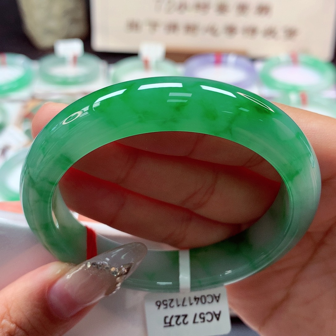 翡翠手镯未镶嵌手镯66