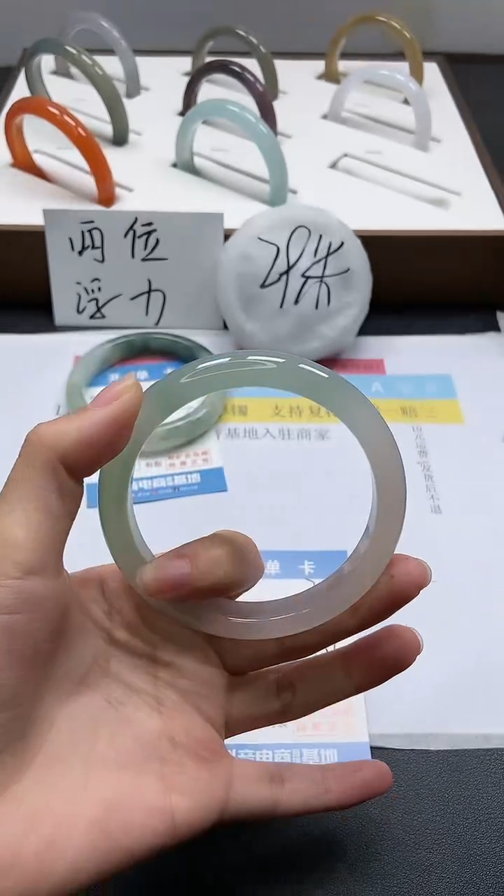 【闪购商品】石英质玉手镯未镶嵌281/61