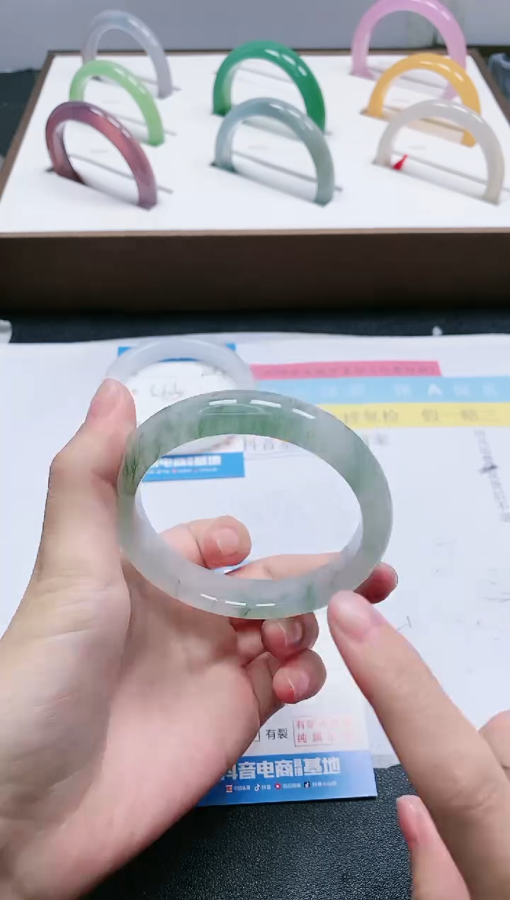 【闪购商品】石英质玉手镯未镶嵌285/58