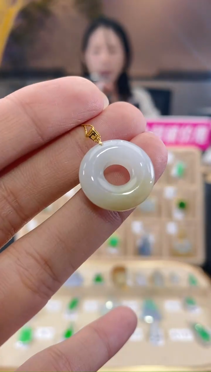 【闪购商品】翡翠颈饰18K金镶嵌甜甜圈