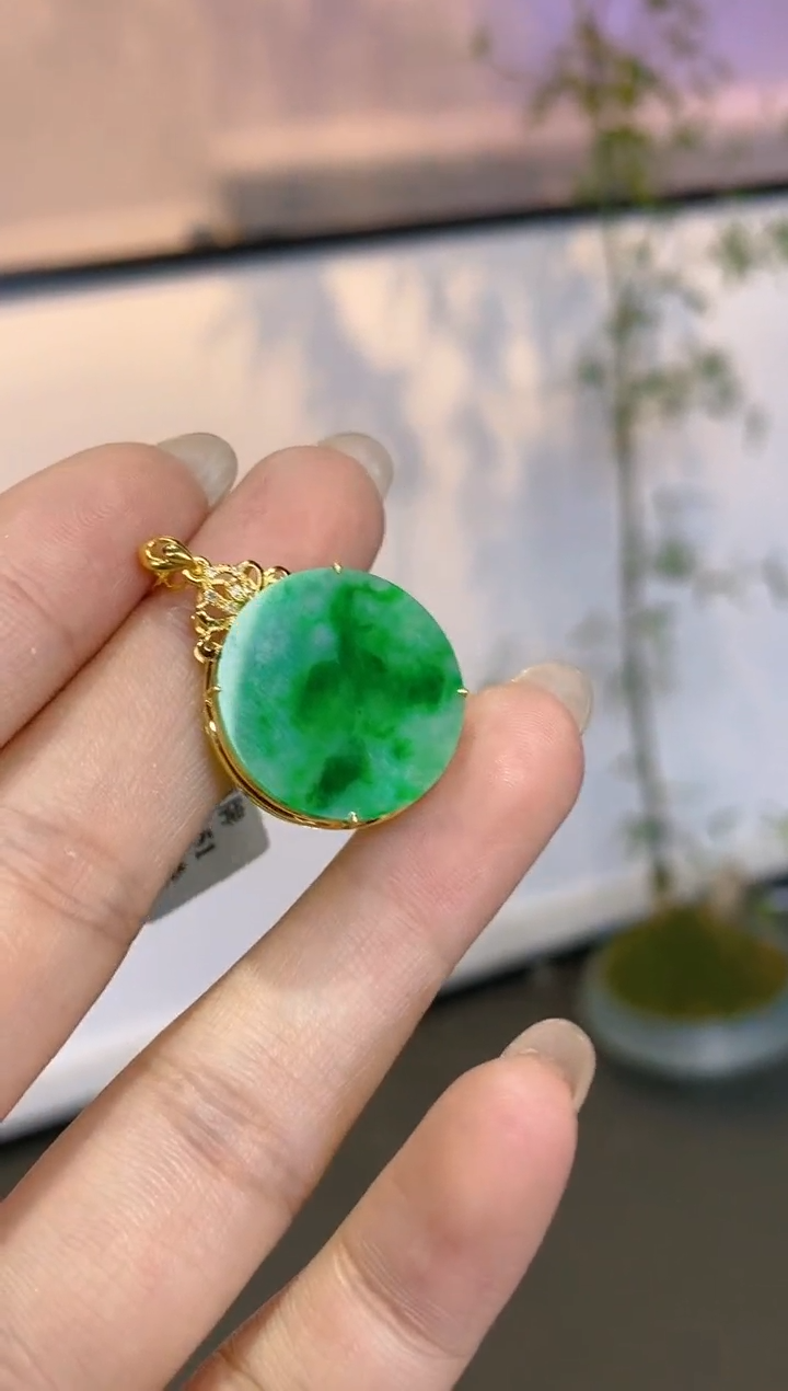 【闪购商品】翡翠颈饰18K金镶嵌无事牌