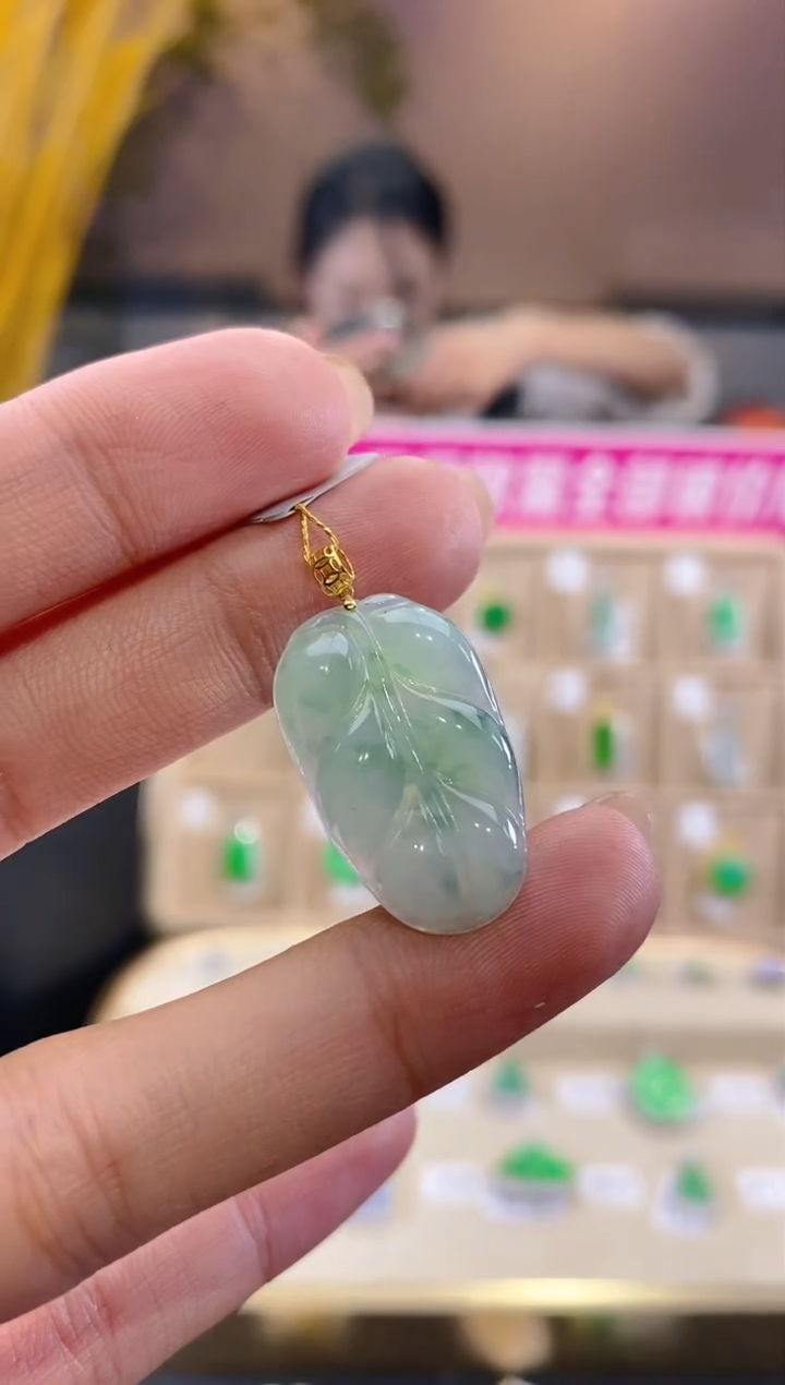 【闪购商品】翡翠颈饰18K金镶嵌叶子