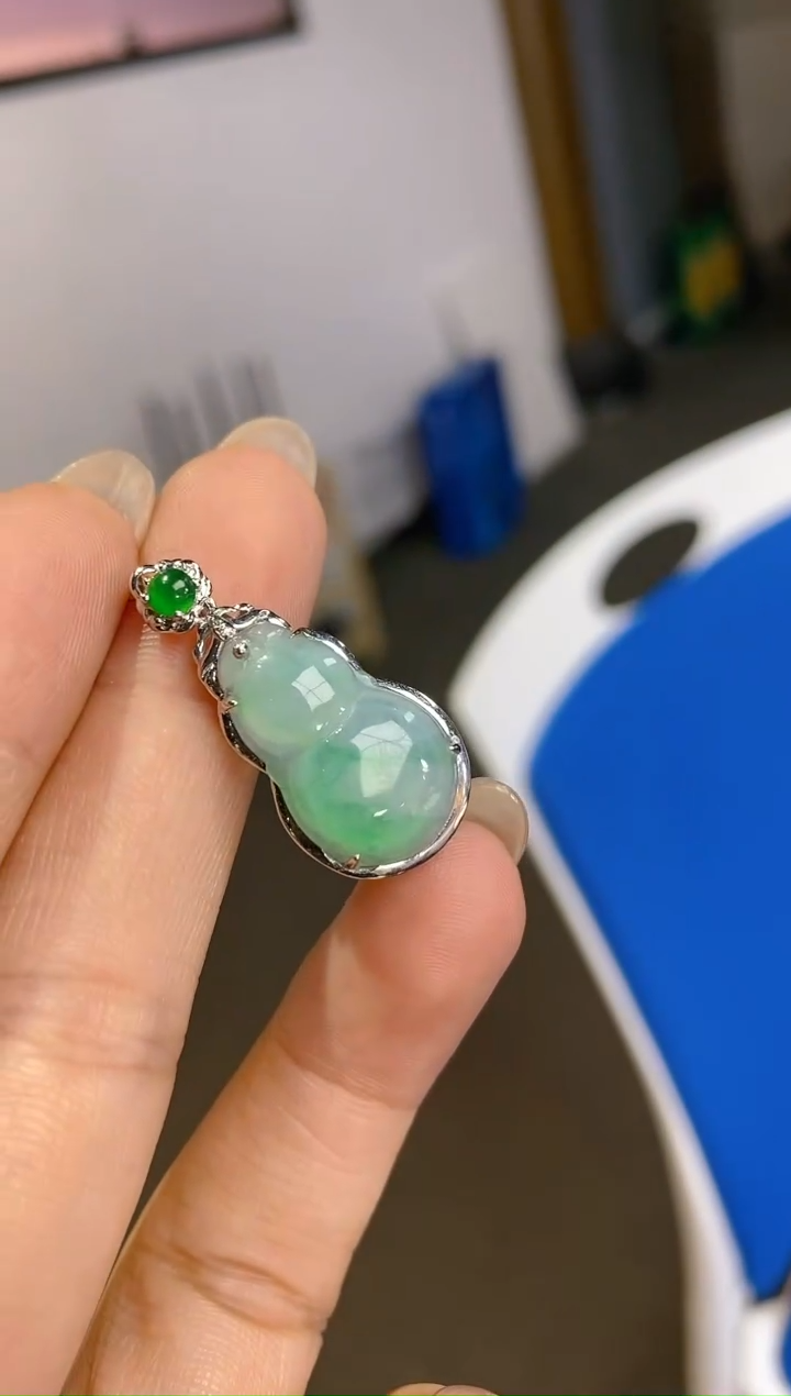 【闪购商品】翡翠颈饰18K金镶嵌葫芦