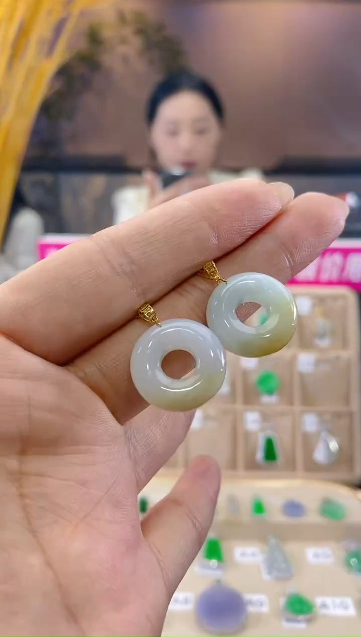 【闪购商品】翡翠颈饰18K金镶嵌甜甜圈 多样性发货1件