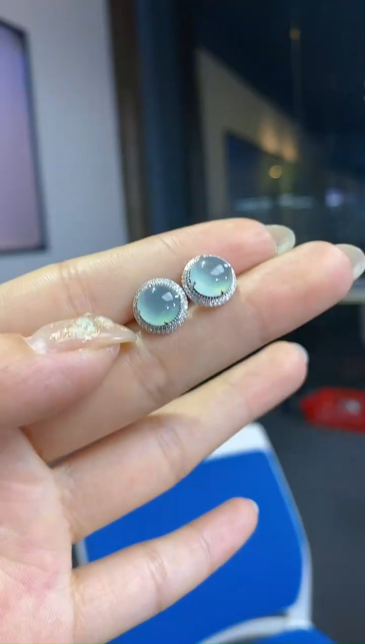 【闪购商品】翡翠颈饰18K金镶嵌耳钉