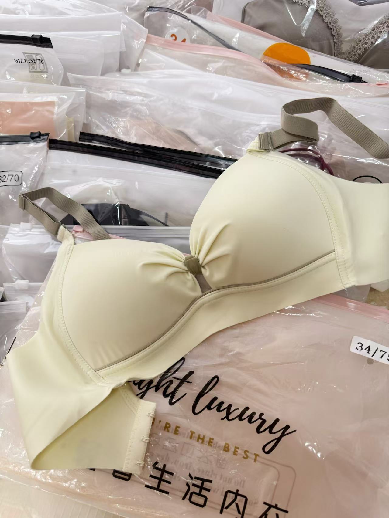  A001-200清仓孤品高品质孤品偶有瑕疵收副乳无钢圈厚薄款文胸