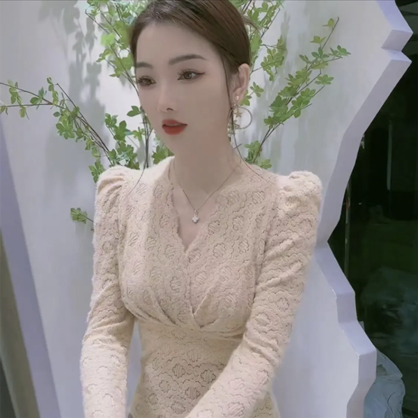 秋冬时尚洋气修身显瘦蕾丝打底衫气质百搭收腰设计长袖V领蕾丝衫