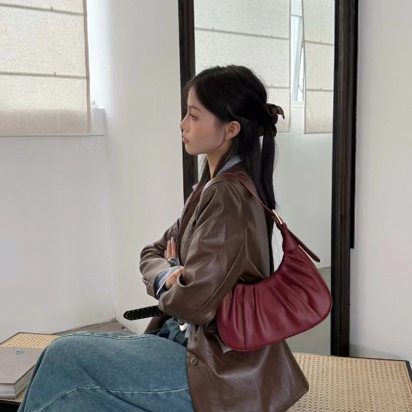 2024秋冬新款云朵包百搭单肩气质女包时尚小众腋下包褶皱斜挎包