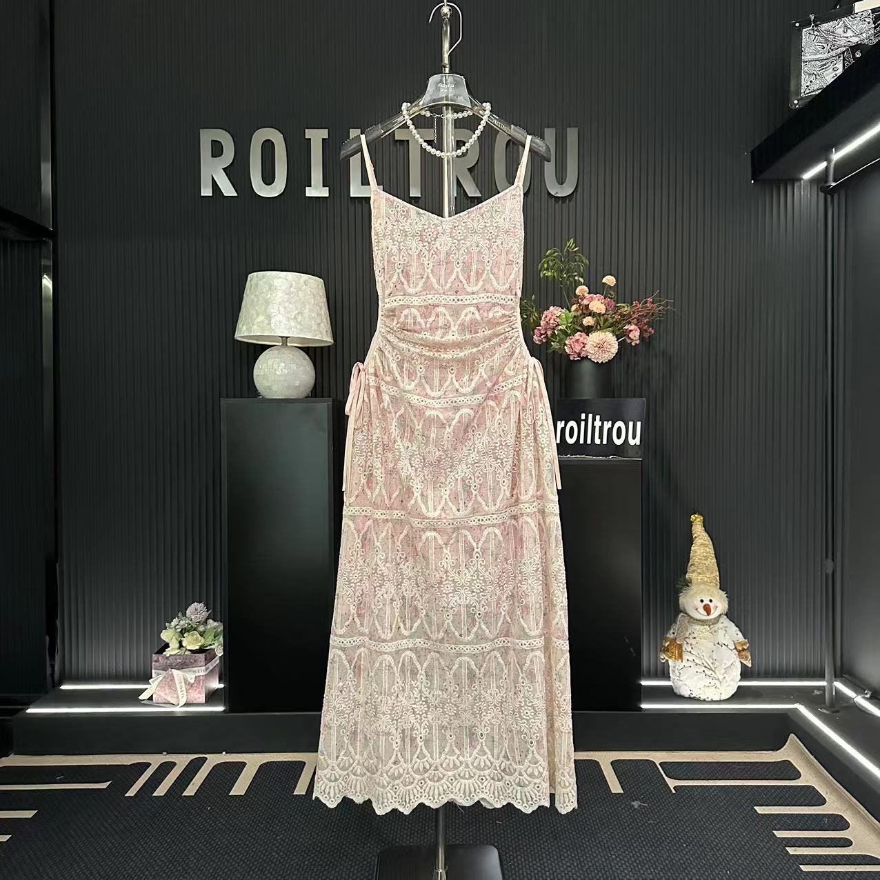roiltrou【曼凯】原创设计师款蕾丝吊带长裙修身显瘦连衣裙QQ44029