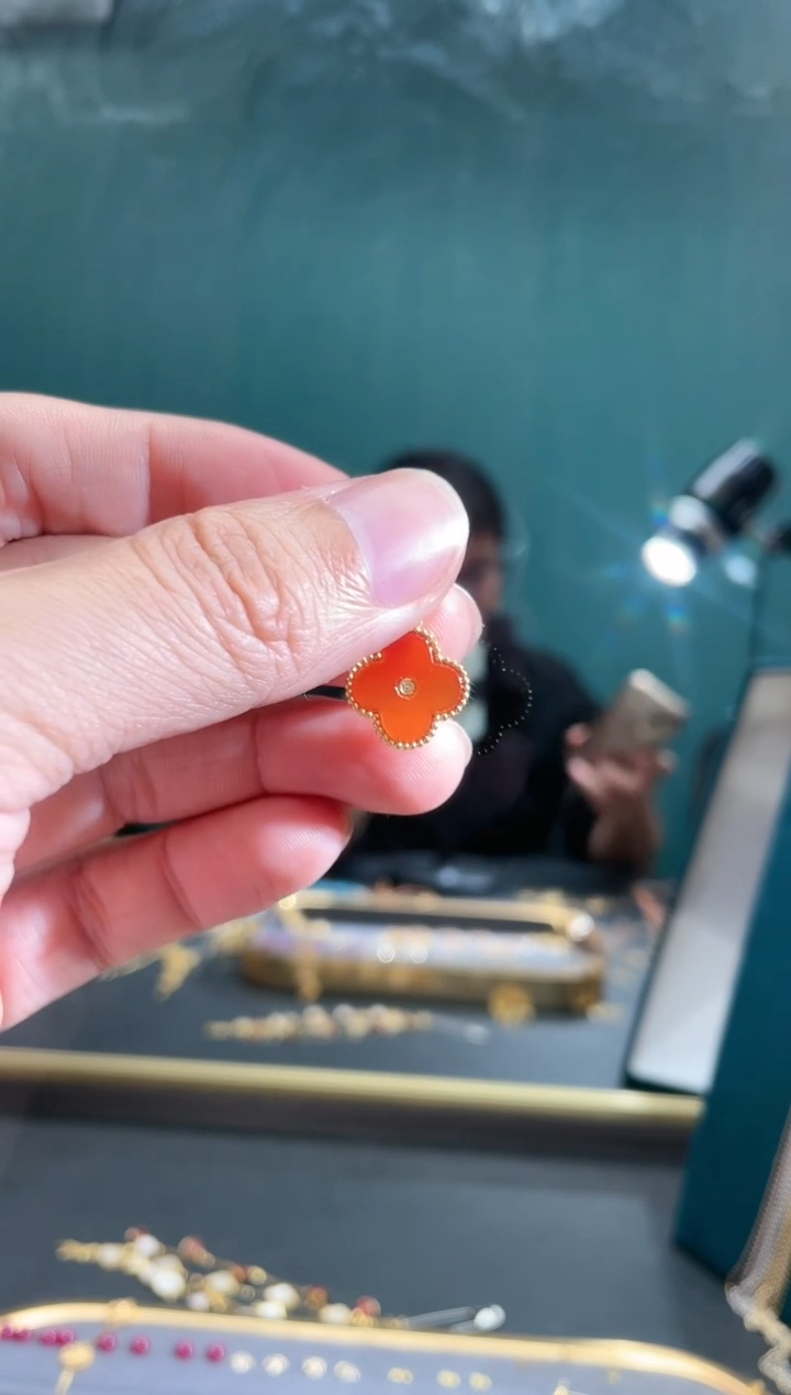 【闪购商品】玛瑙/玉髓吊坠足金镶嵌红色四叶花花吊坠