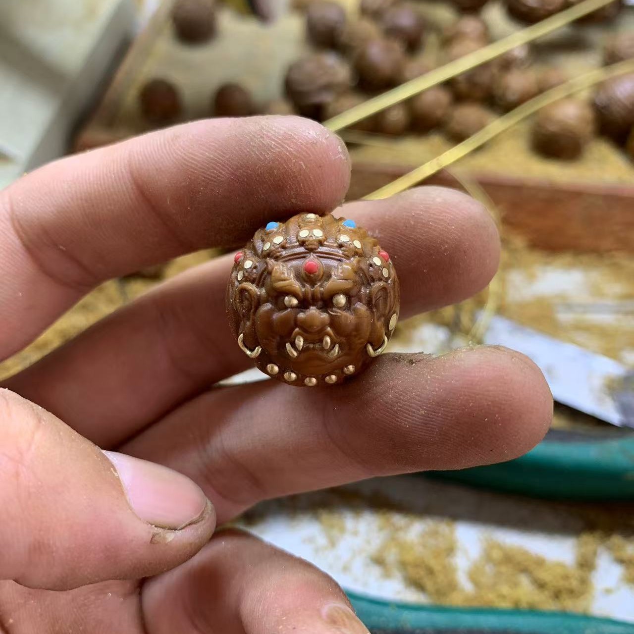  紫金鼠雕刻大黑天满镶嵌大金牙款财神