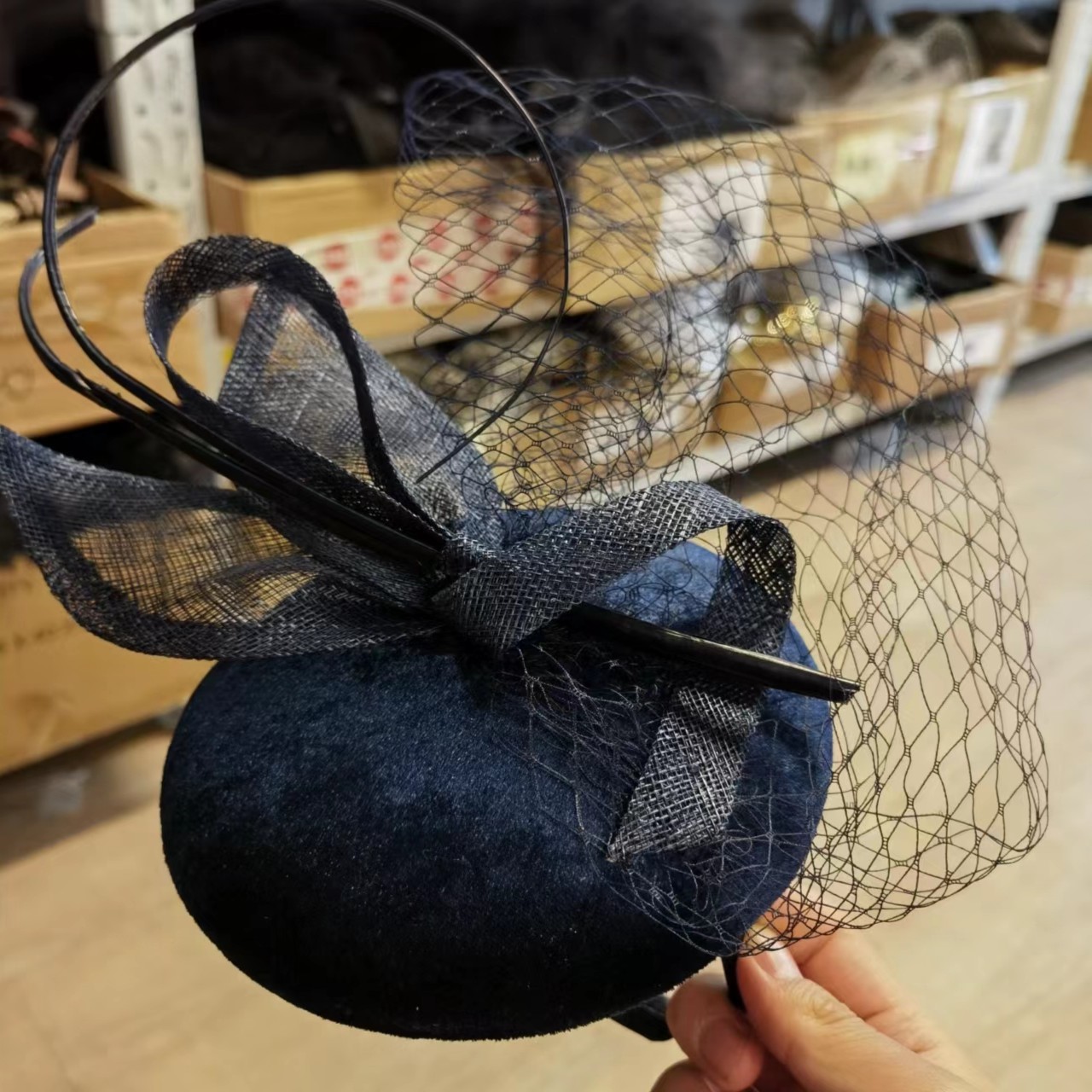 小圆顶绒面网纱羽毛菲律宾麻时尚公主复古面纱头饰2d298