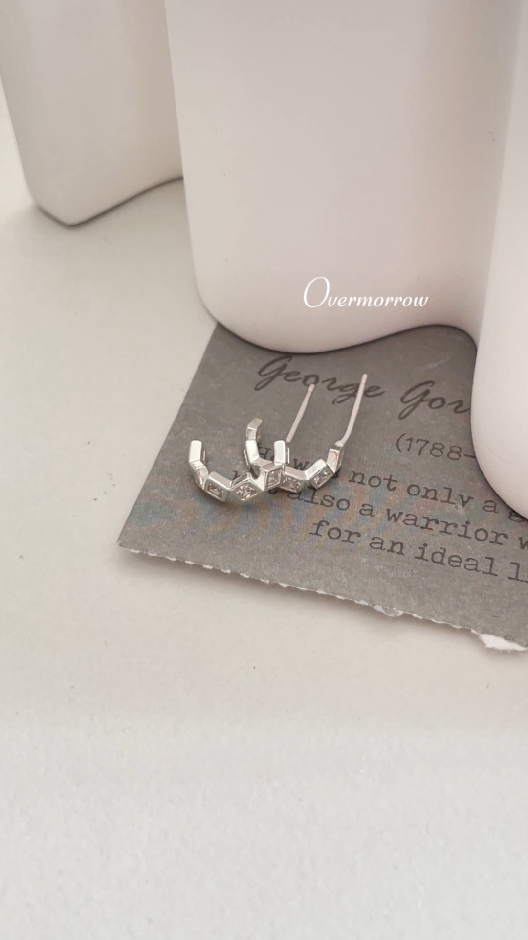 925银合成锆石耳饰 多个方块耳圈 通体银 10040