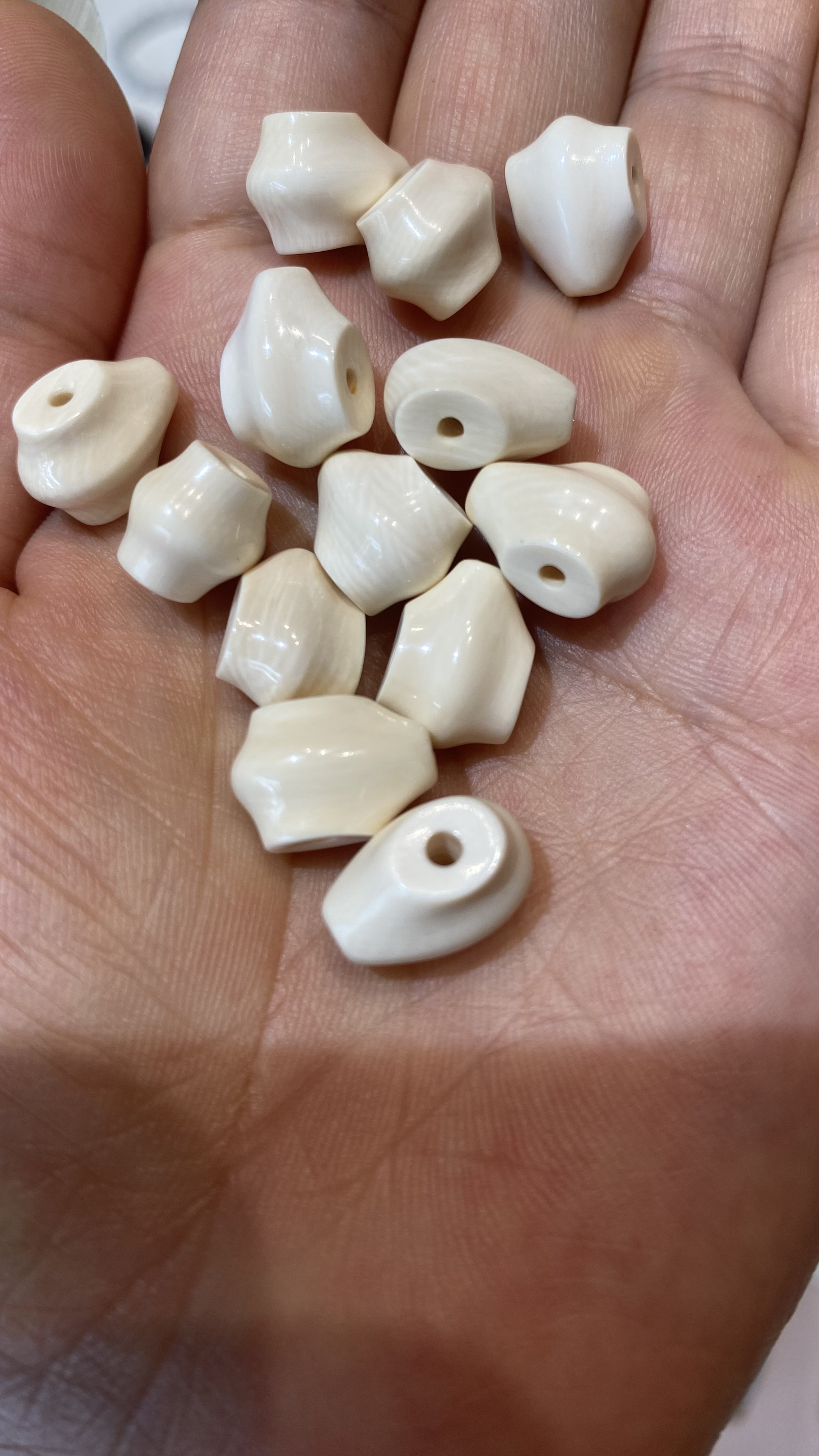 芯艺手作  猛犸牙鲨鱼背三通配饰（一物一拍）