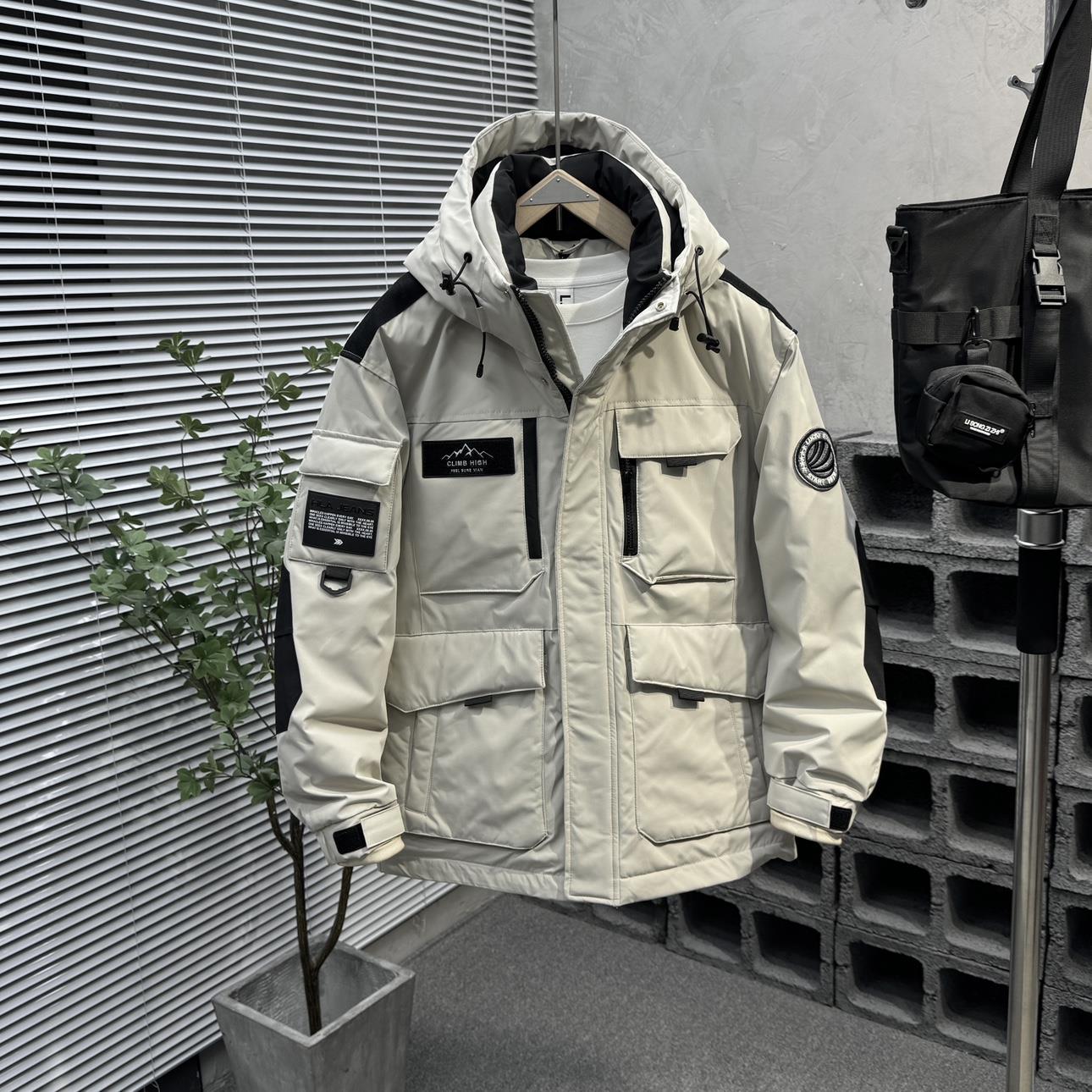 波司登冬季男士潮牌中长款工装连帽羽绒服百搭休闲户外三防冲锋衣