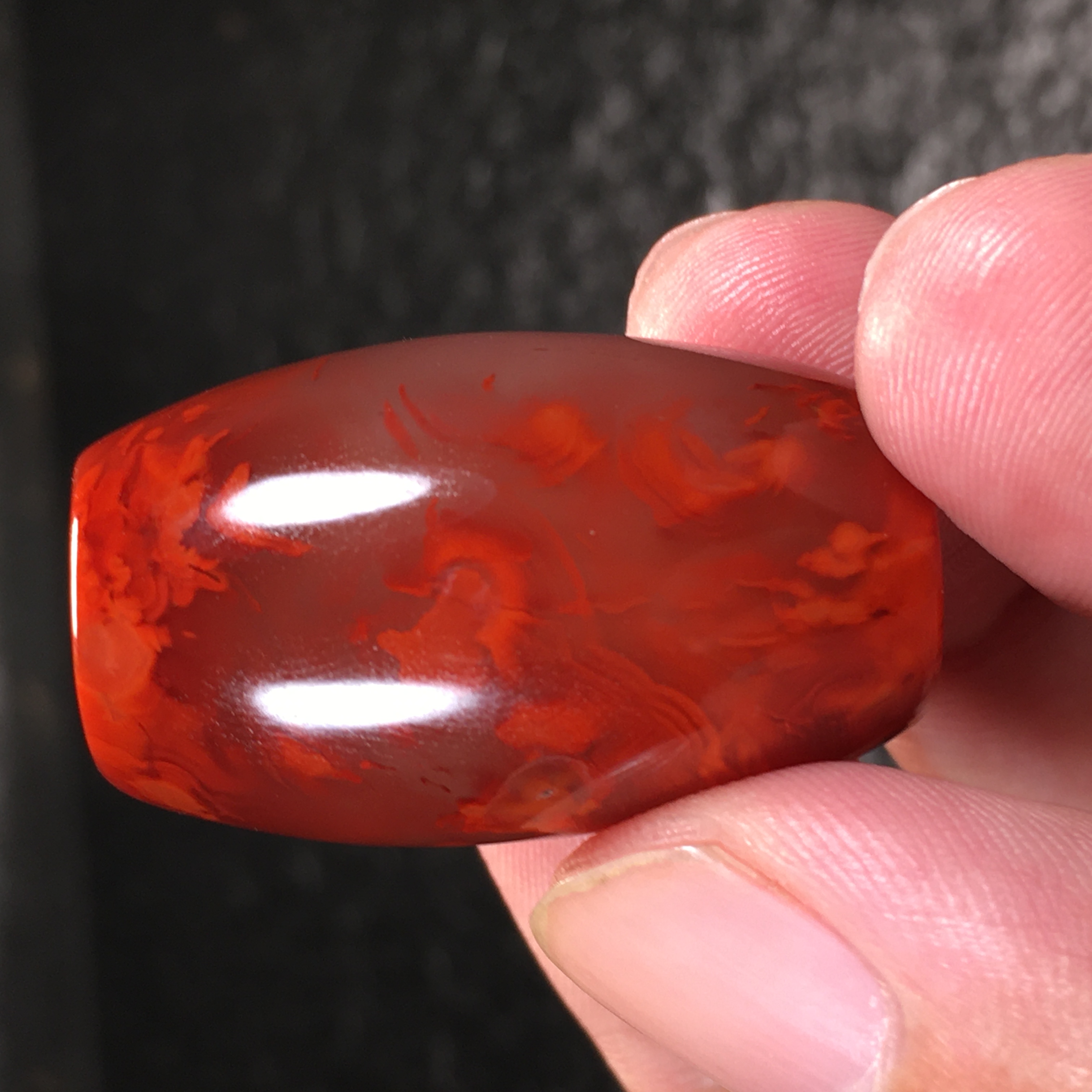 超高性价比，瓦西火焰红配珠，颜色红润鲜艳无裂，尺寸42×20mm