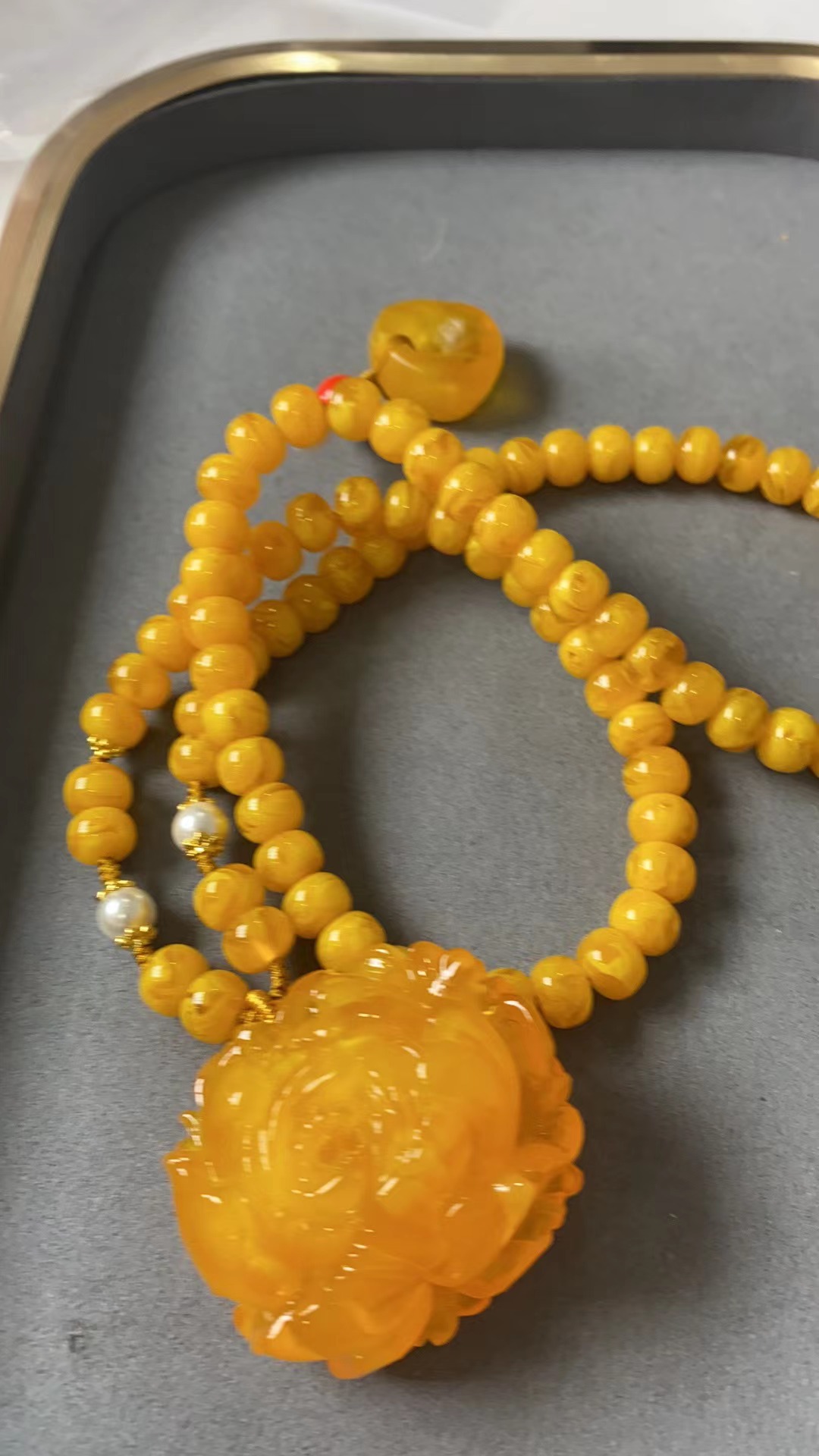 68琥珀蜜蜡花花吊坠