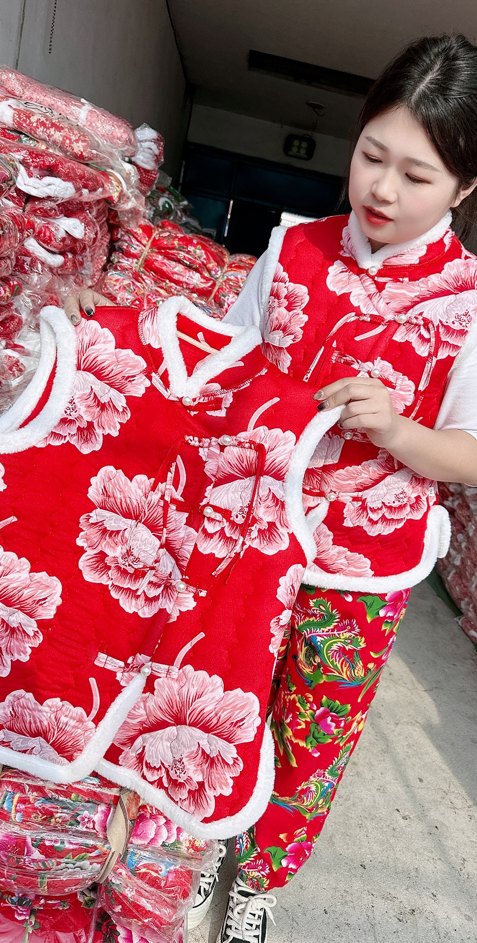 流苏喜庆红色荷花马甲80斤到175斤