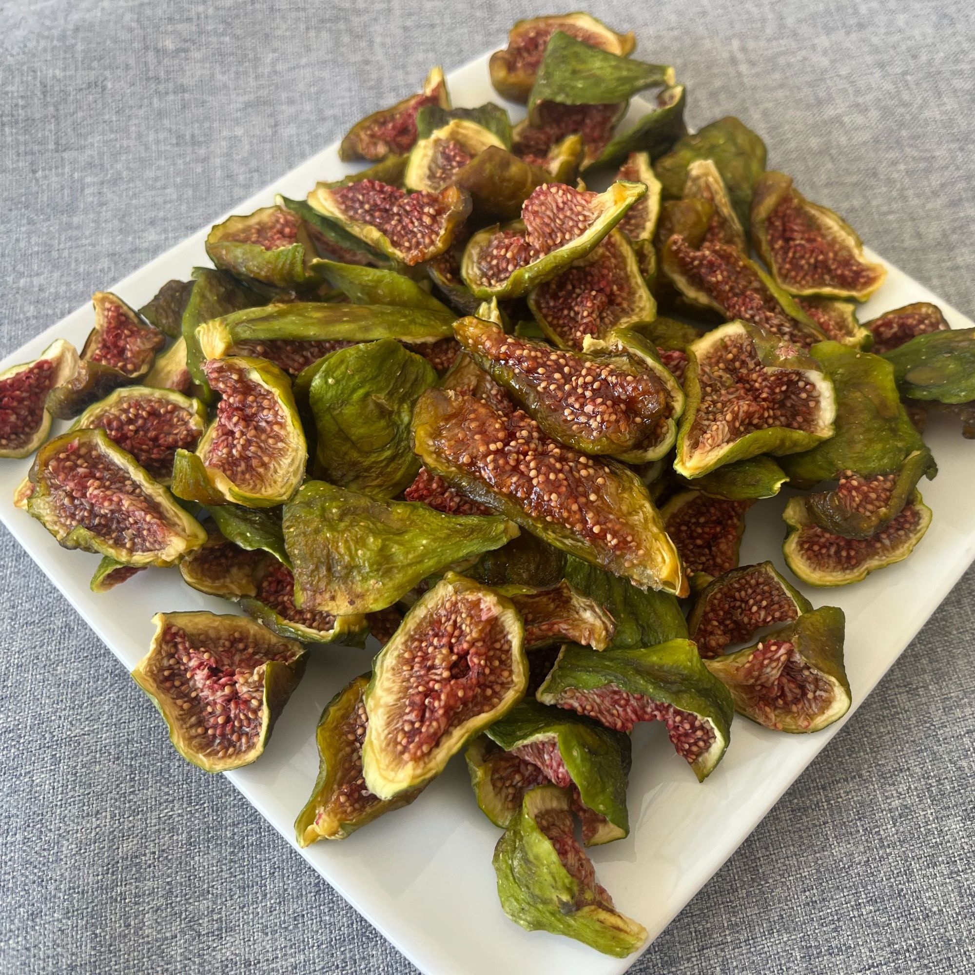 威海青皮无花果干开袋即食软糯香甜原味美味。