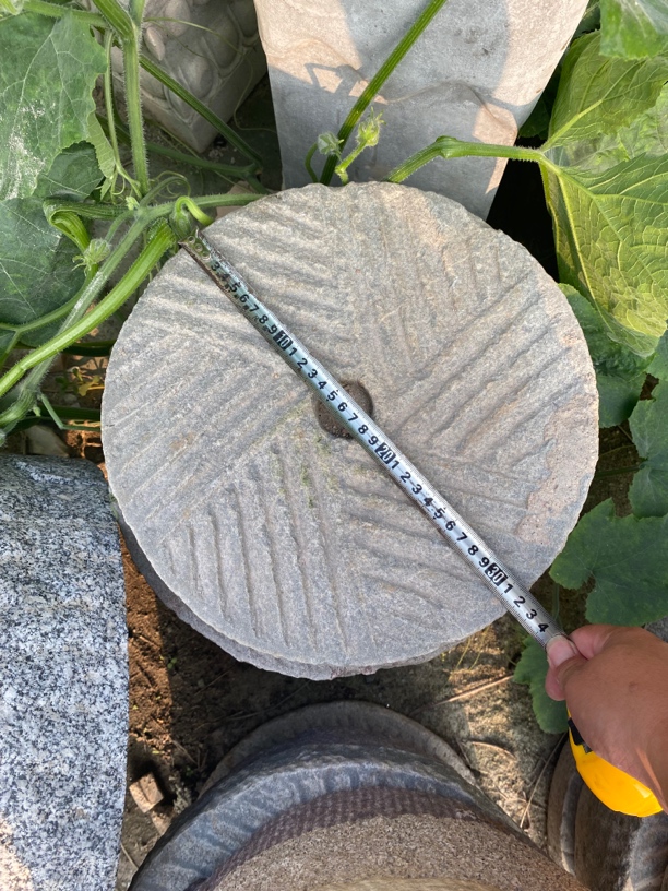 花岗岩小石磨刻字老旧磨盘，公园别墅脚踏石