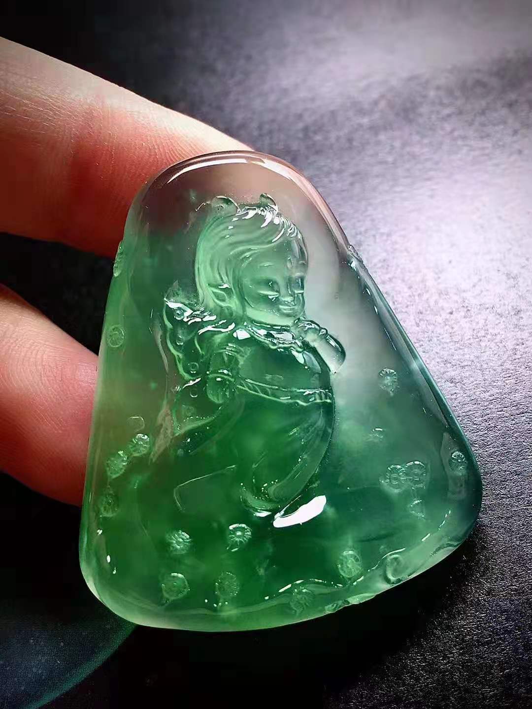 天然A货翡翠冰种小天使牌子