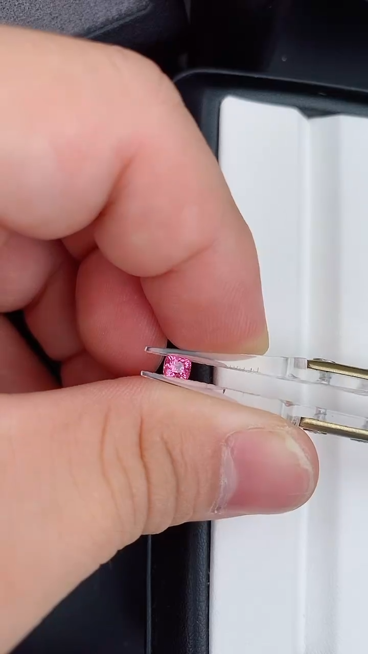 【闪购商品】尖晶石裸石未镶嵌缅甸无烧粉尖晶0.34克拉