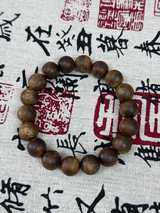 沉香手串圆珠卡十二老白棋虫漏 多样性发其一