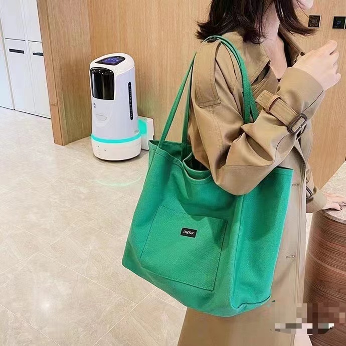 朵拉家新款衣服外套