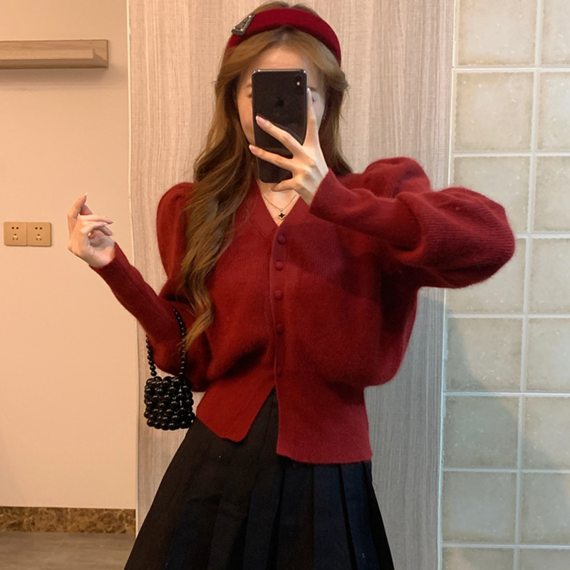2025秋季车厘子红色开衫女短款慵懒小香风设计感收腰毛衣针织外套