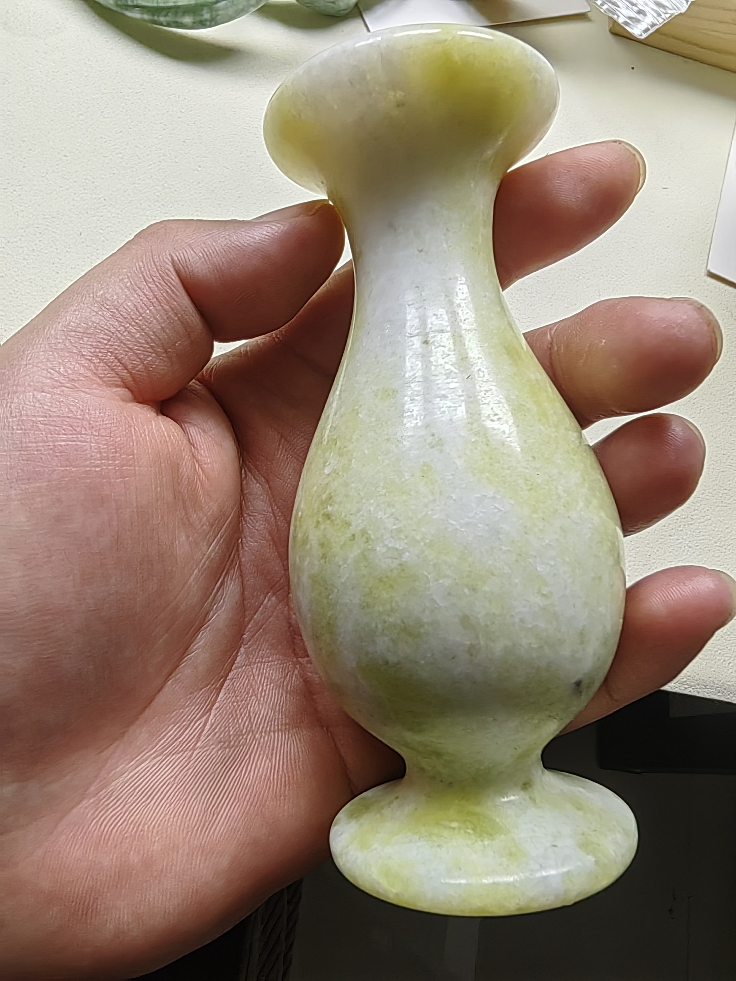 天然玉石精品摆件小花瓶